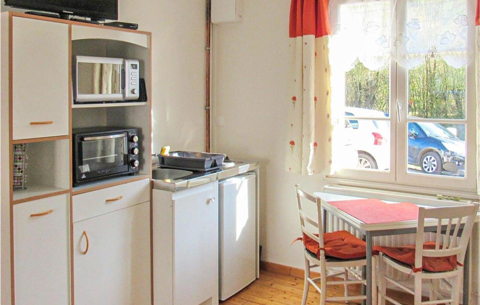 Gorgeous Apartment In Alette With Kitchenette Buitenkant foto